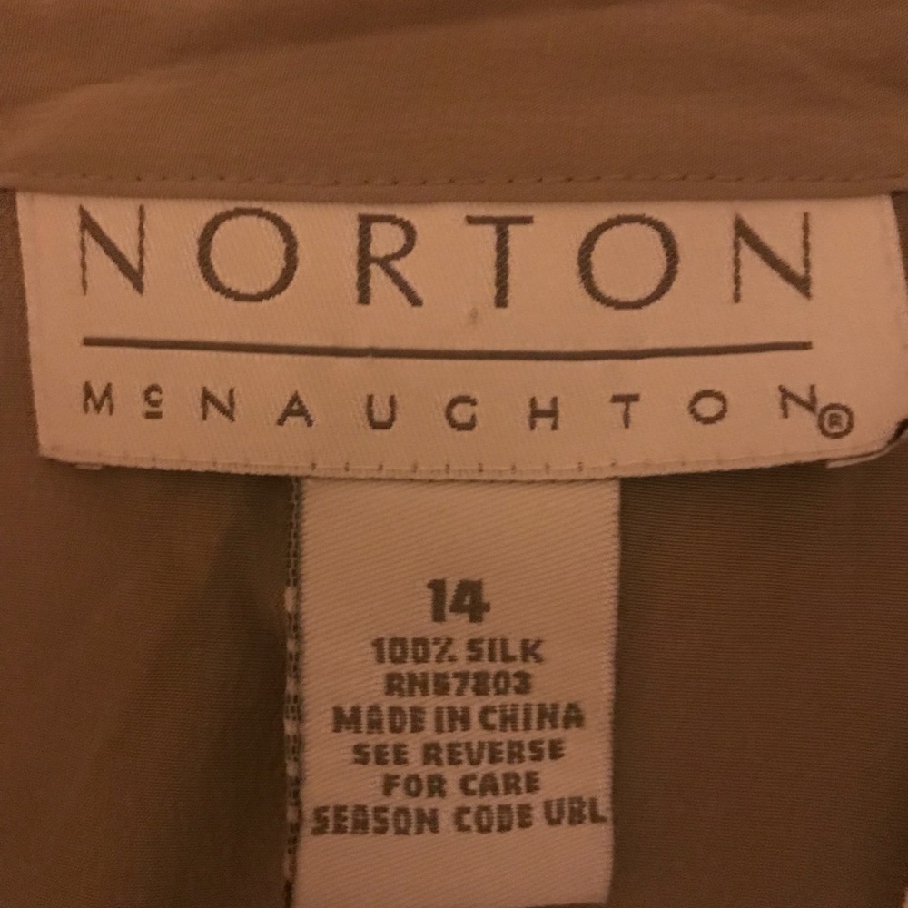🌹Norton McNaughton 100% silk button down top 14 - Picture 8 of 8